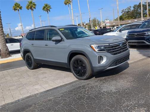 2025 Volkswagen Atlas 2.0T SE w/Technology