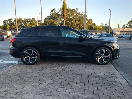 2024 Audi Q8 e-tron Premium Plus