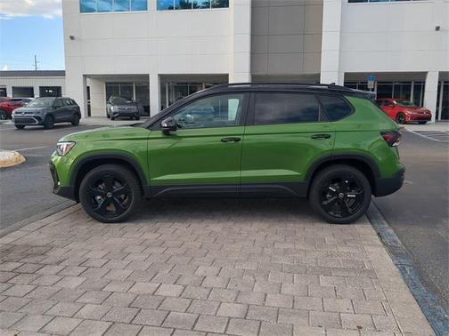 2025 Volkswagen Taos 1.5T SE Black