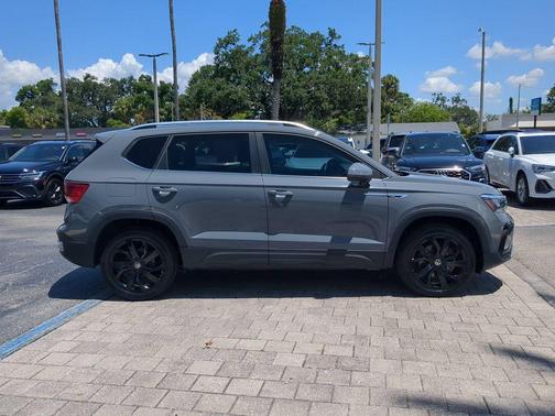 Pure Gray 2023 Volkswagen Taos 1.5T SE