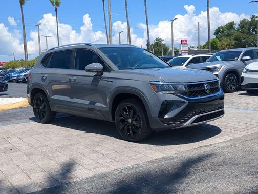 Pure Gray 2023 Volkswagen Taos 1.5T SE