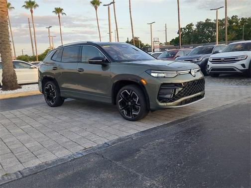 2025 Volkswagen Tiguan 2.0T SEL R-Line 4MOTION