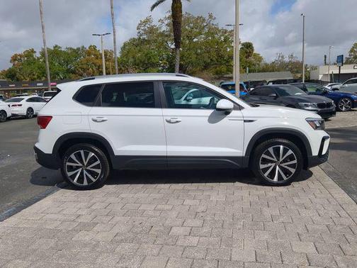 2024 Volkswagen Taos 1.5T SE