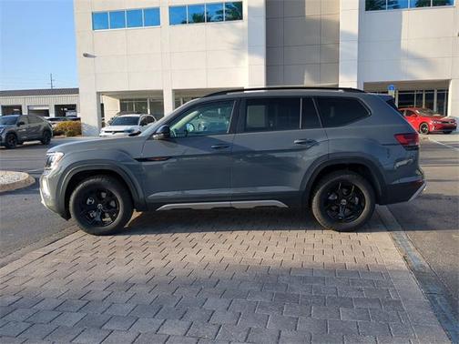 2025 Volkswagen Atlas 2.0T Peak Edition