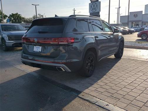 2025 Volkswagen Atlas 2.0T Peak Edition