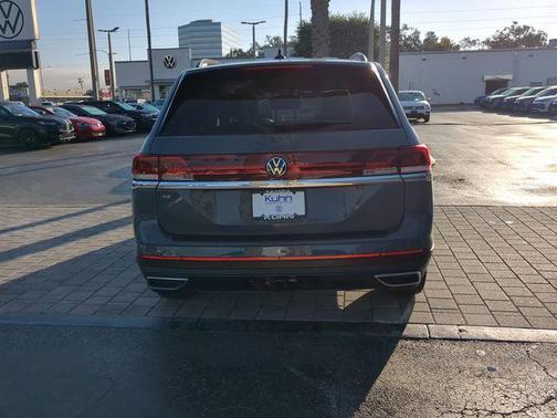 pure gray 2026 Volkswagen Atlas 2.0T SE w/Technology