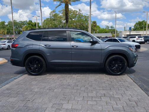 2022 Volkswagen Atlas 2.0T SE w/Technology