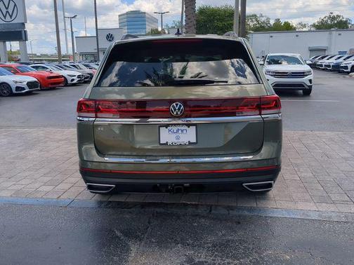 avocado green pearl 2026 Volkswagen Atlas 2.0T SE w/Technology