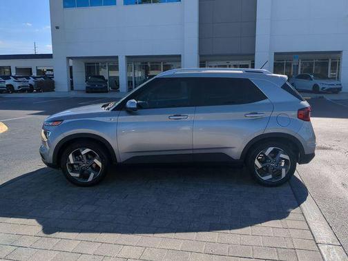2023 Hyundai VENUE SEL