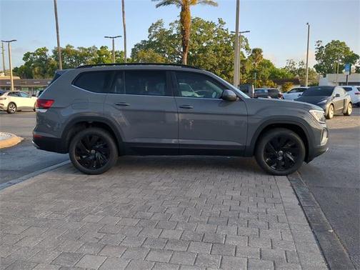 2025 Volkswagen Atlas 2.0T SE w/Technology