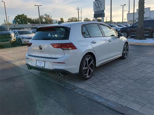 2025 Volkswagen Golf GTI 2.0T SE DSG