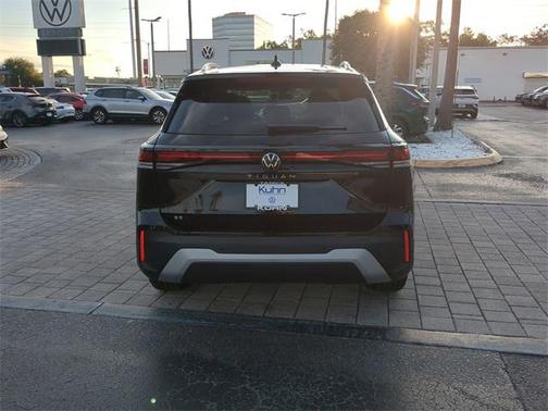 2025 Volkswagen Tiguan 2.0T SE