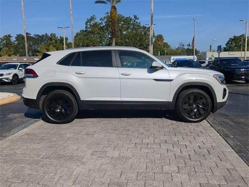 2026 Volkswagen Atlas Cross Sport 2.0T SE w/Technology