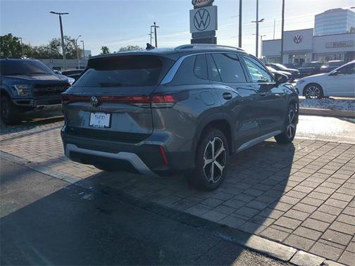 2025 Volkswagen Tiguan 2.0T SE