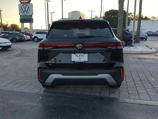 2025 Volkswagen Tiguan 2.0T SE