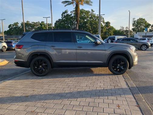 2025 Volkswagen Atlas 2.0T SE w/Technology