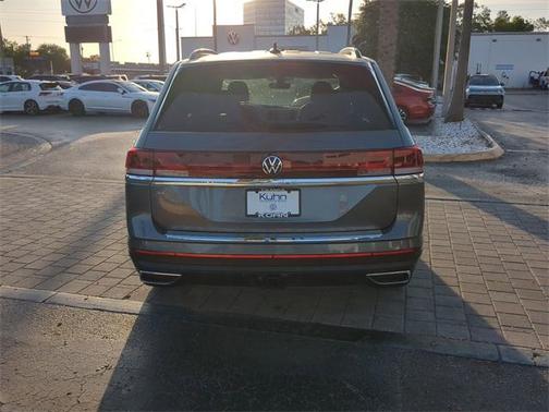 2025 Volkswagen Atlas 2.0T SE w/Technology