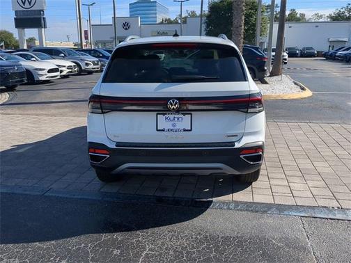 2026 Volkswagen Taos SE