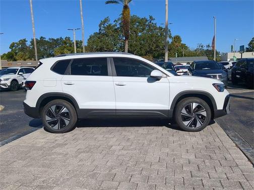 2026 Volkswagen Taos SE