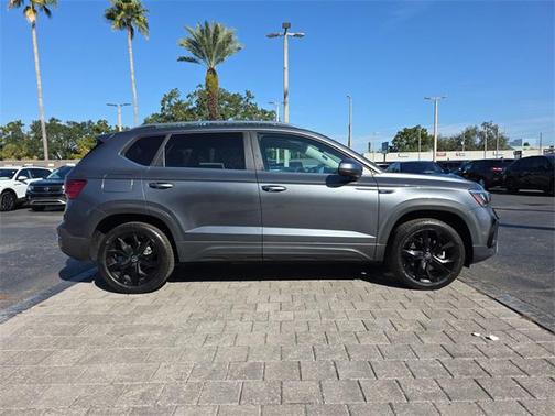 2023 Volkswagen Taos 1.5T SE