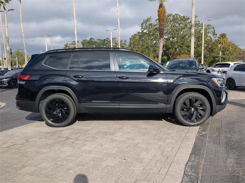 2025 Volkswagen Atlas 2.0T SE w/Technology