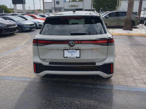 sandstone 2026 Volkswagen Tiguan 2.0T SE R-Line Black