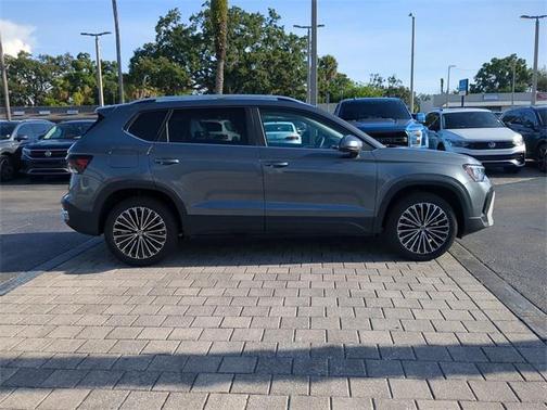 2025 Volkswagen Taos 1.5T SE