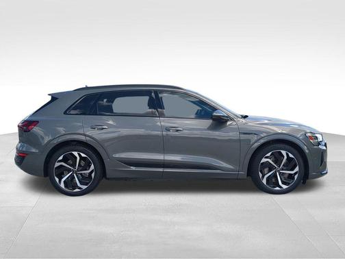 Chronos Gray Metallic 2024 Audi Q8 e-tron Premium Plus
