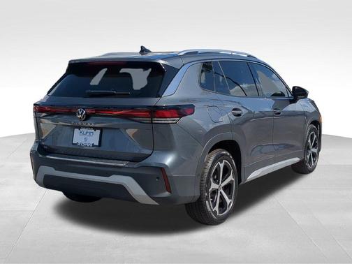 Platinum Gray Metallic 2026 Volkswagen Tiguan 2.0T SE