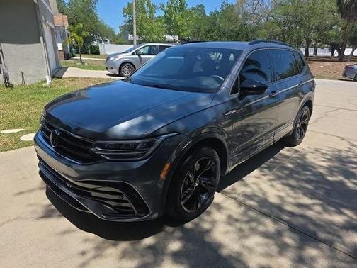 Platinum Gray Metallic 2023 Volkswagen Tiguan 2.0T SE R-Line Black