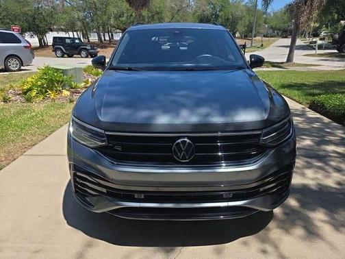 Platinum Gray Metallic 2023 Volkswagen Tiguan 2.0T SE R-Line Black