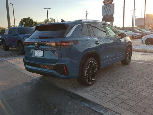 2025 Volkswagen Tiguan 2.0T SEL R-Line 4MOTION