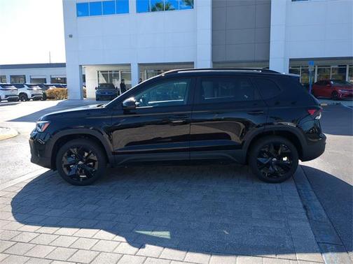 2026 Volkswagen Taos SE Black