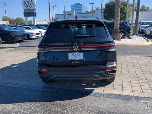 2026 Volkswagen Taos SE Black