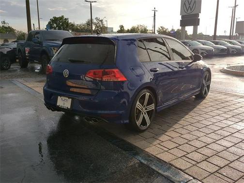 2015 Volkswagen Golf R 4-Door w/DCC & Navigation