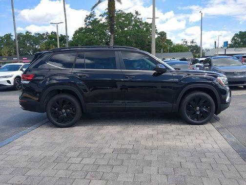 deep black pearl 2026 Volkswagen Atlas 2.0T SE w/Technology