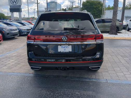deep black pearl 2026 Volkswagen Atlas 2.0T SE w/Technology