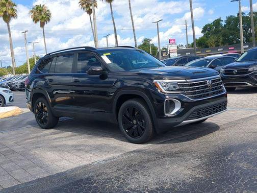 deep black pearl 2026 Volkswagen Atlas 2.0T SE w/Technology