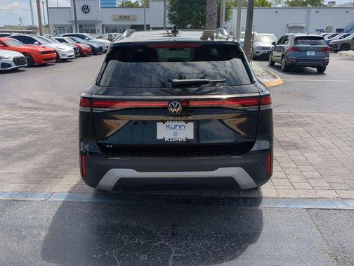 deep black pearl 2026 Volkswagen Tiguan 2.0T SE