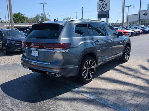 Platinum Gray Metallic 2025 Volkswagen Atlas 2.0T SEL Premium R-Line 4MOTION