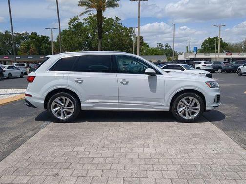 Glacier White Metallic 2023 Audi Q7 55 Premium Plus