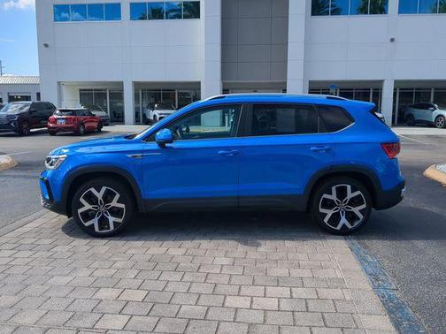 Cornflower Blue 2023 Volkswagen Taos 1.5T SEL