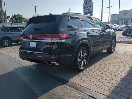 2025 Volkswagen Atlas 2.0T SE w/Technology 4MOTION