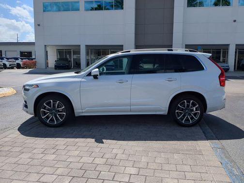 2019 Volvo XC90 T5 Momentum