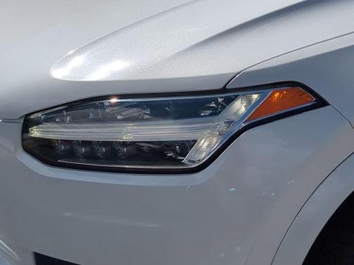 2019 Volvo XC90 T5 Momentum