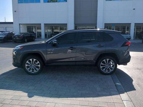 2022 Toyota RAV4 XLE Premium