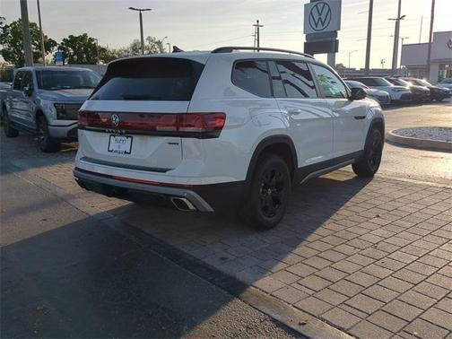 2025 Volkswagen Atlas 2.0T Peak Edition