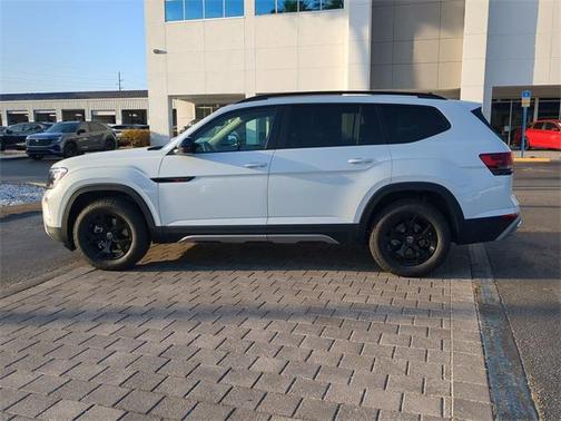 2025 Volkswagen Atlas 2.0T Peak Edition