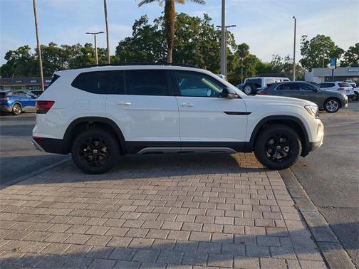 2025 Volkswagen Atlas 2.0T Peak Edition