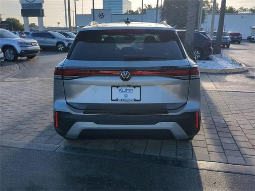 2025 Volkswagen Tiguan 2.0T SE